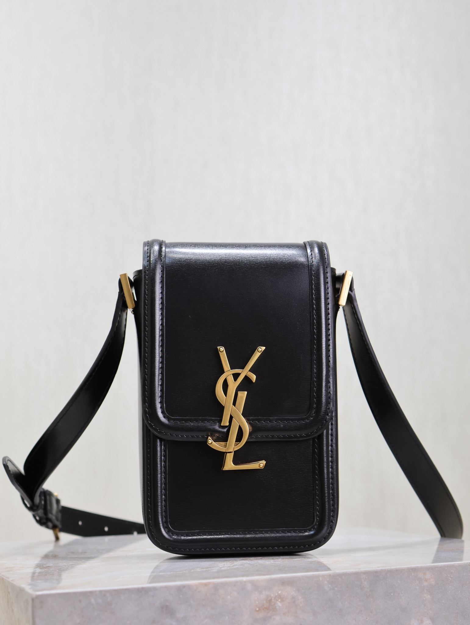 Saint Laurent Ysl Solferino P Case in Black for Men |