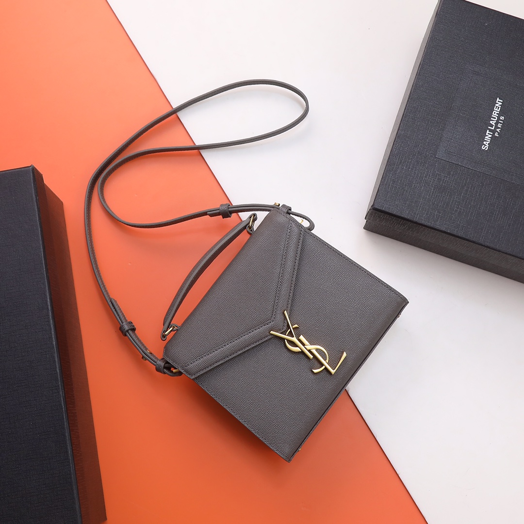Yves Saint Laurent Sac à main mini Cassandra de Saint Laurent