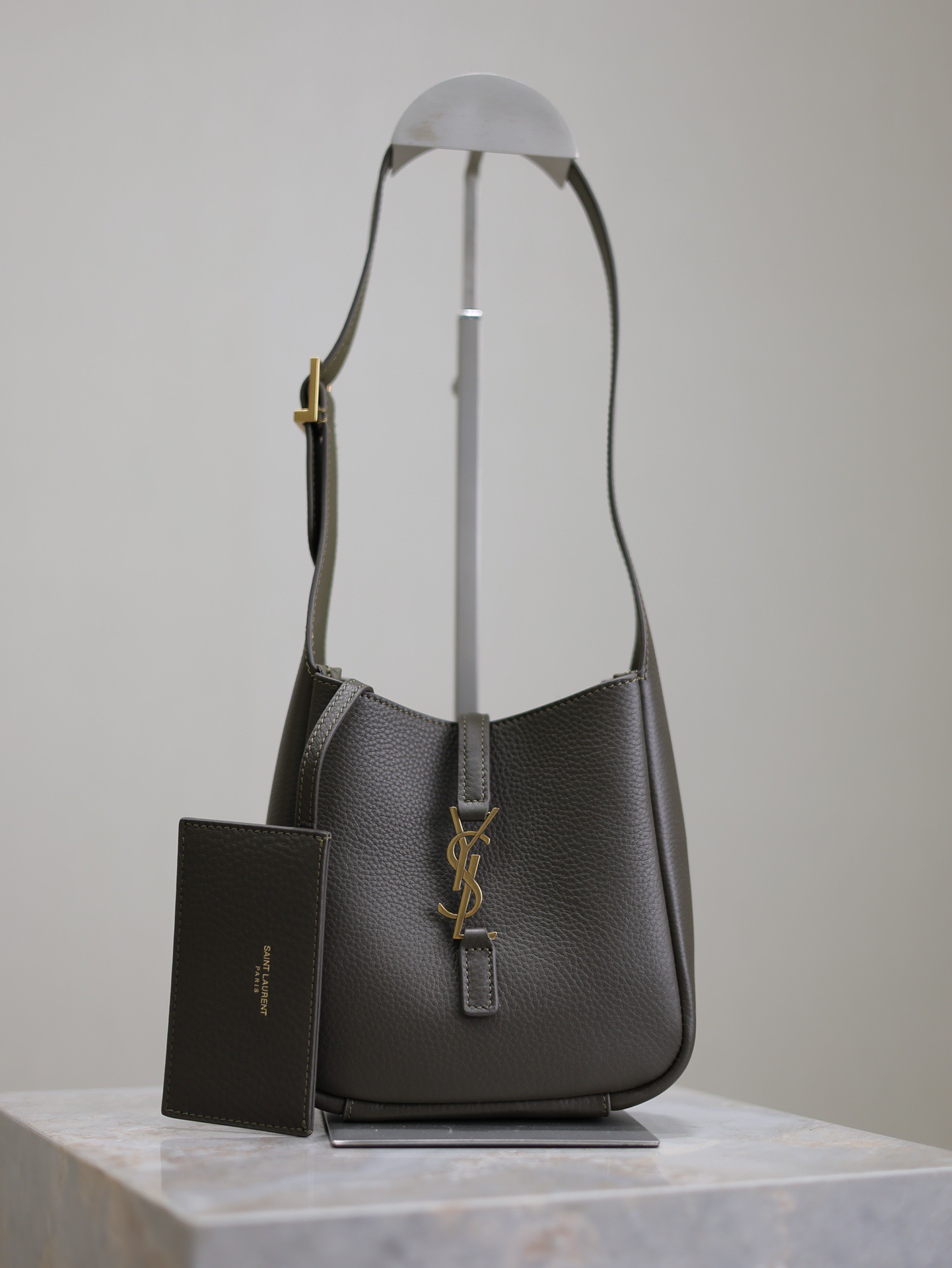 Saint Laurent Le 5 À 7 ‘Black’ 809461AADUU1000 –