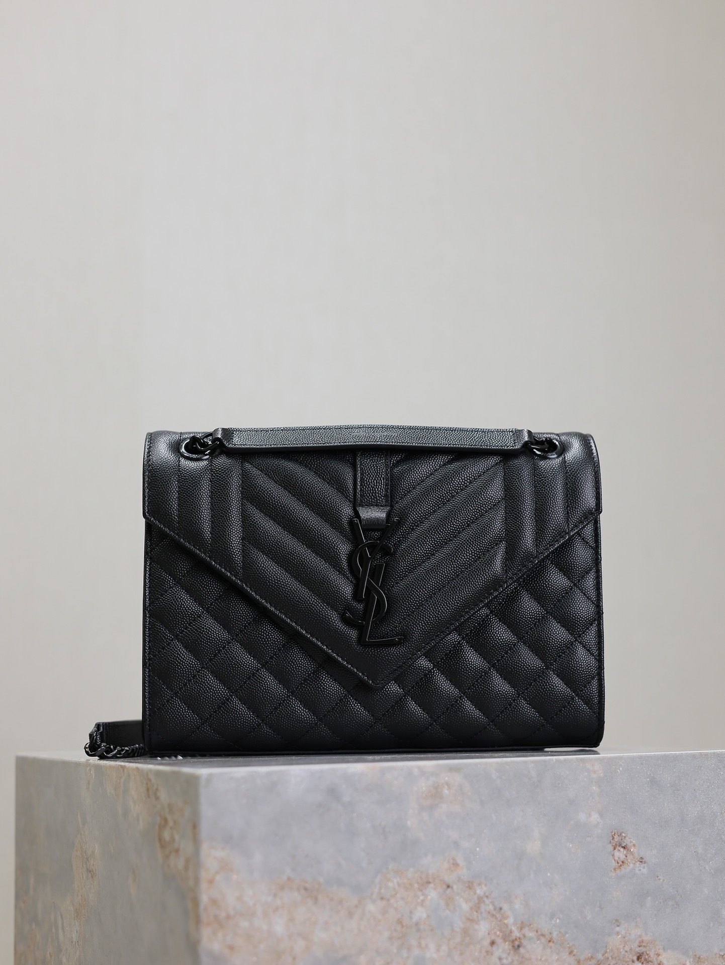 Saint Laurent Black Medium Grain De Poudre Triquilt