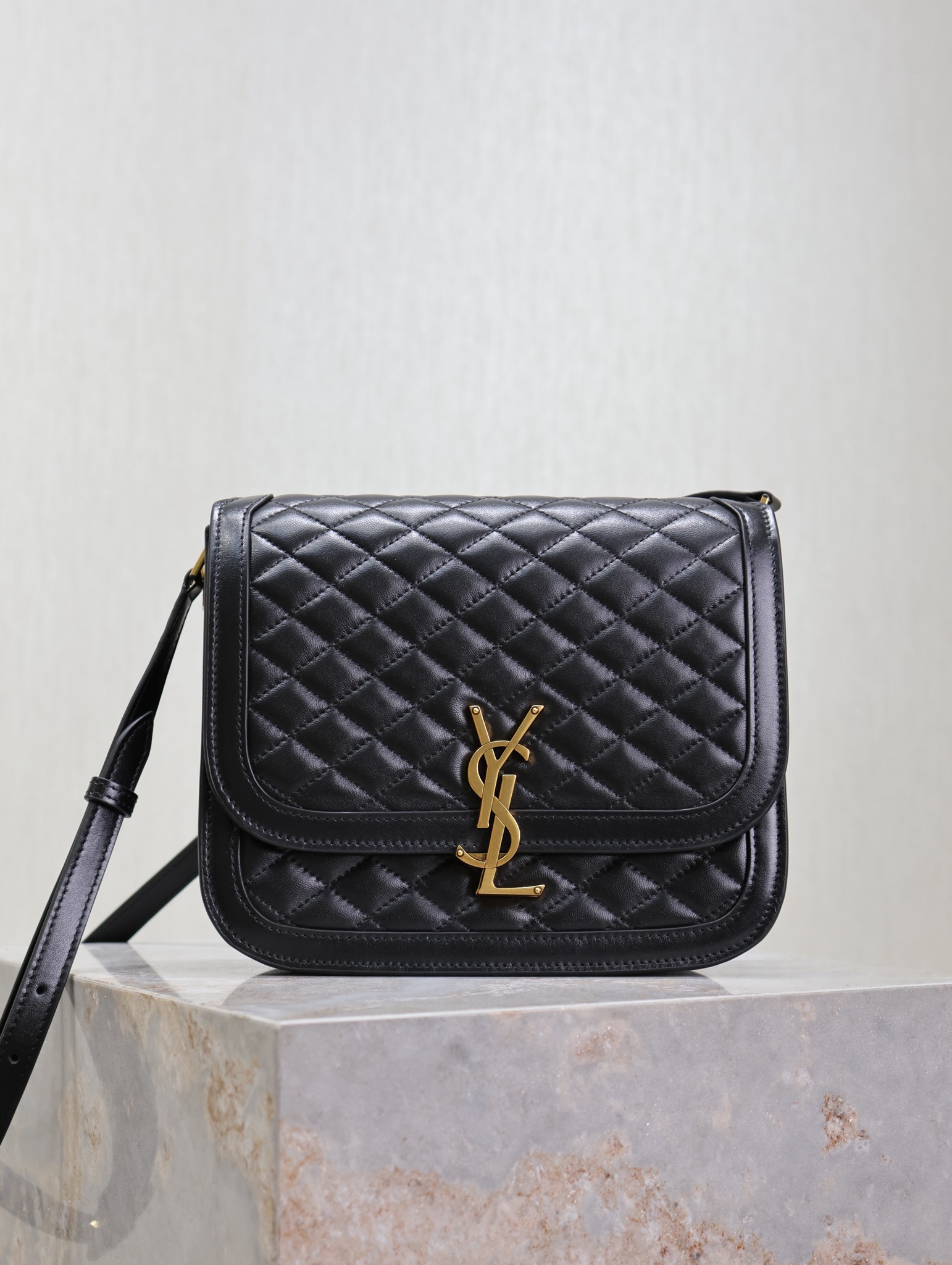 SAINT LAURENT Lambskin Quilted Monogram Mediumblack