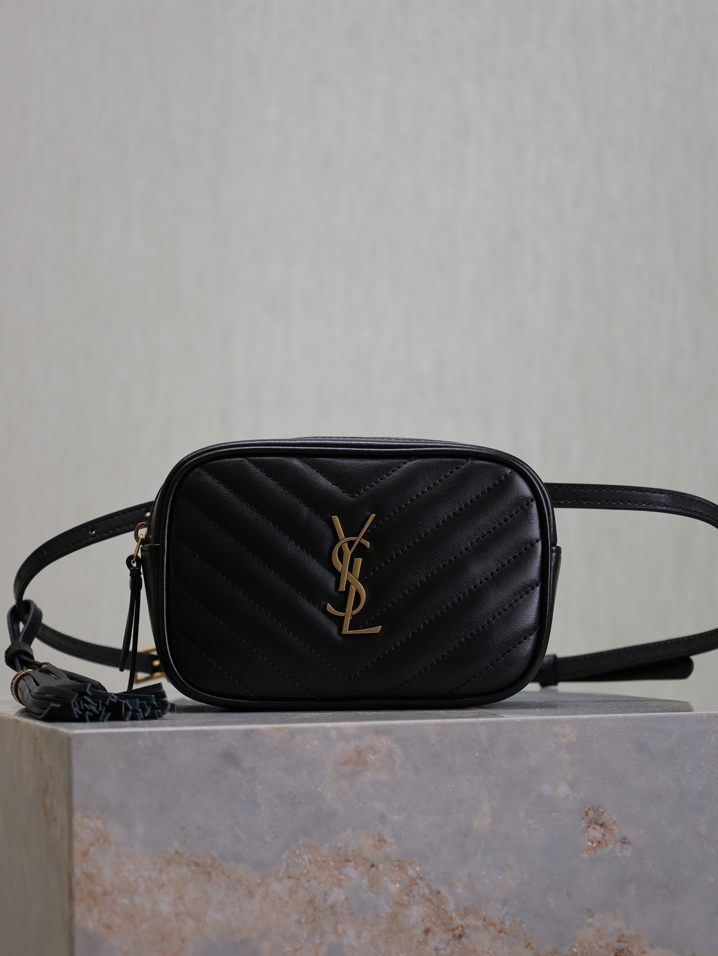 Saint Laurent Pre-Owned Shoulder Bags for Women – Shop on