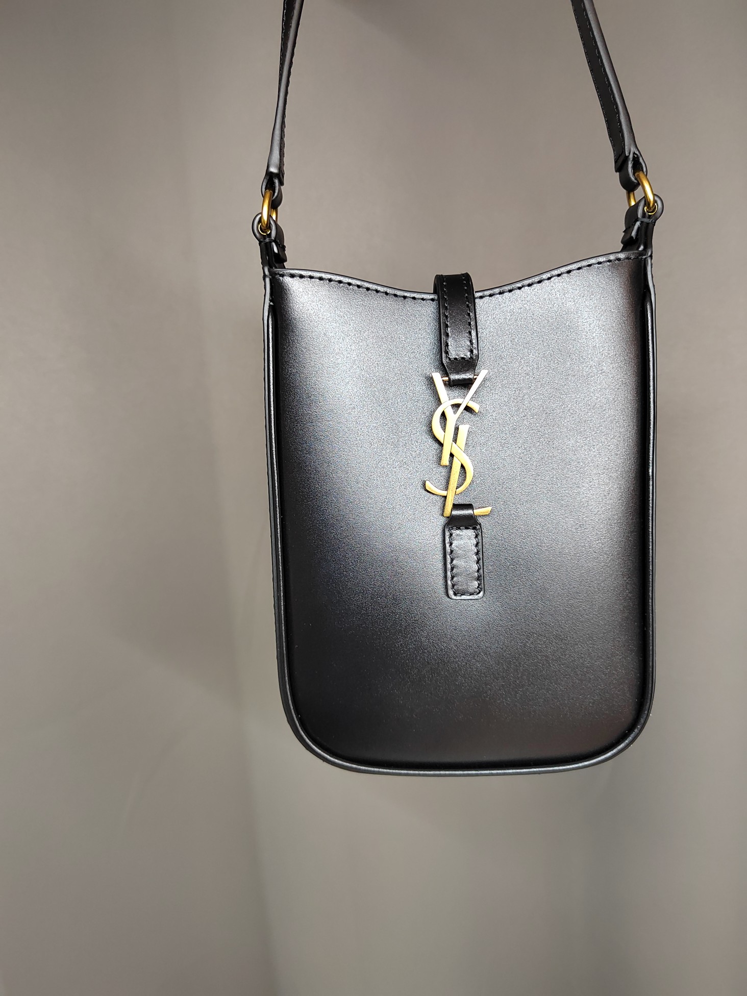 Saint Laurent Le 5 À 7 Hobo Purse | Black
