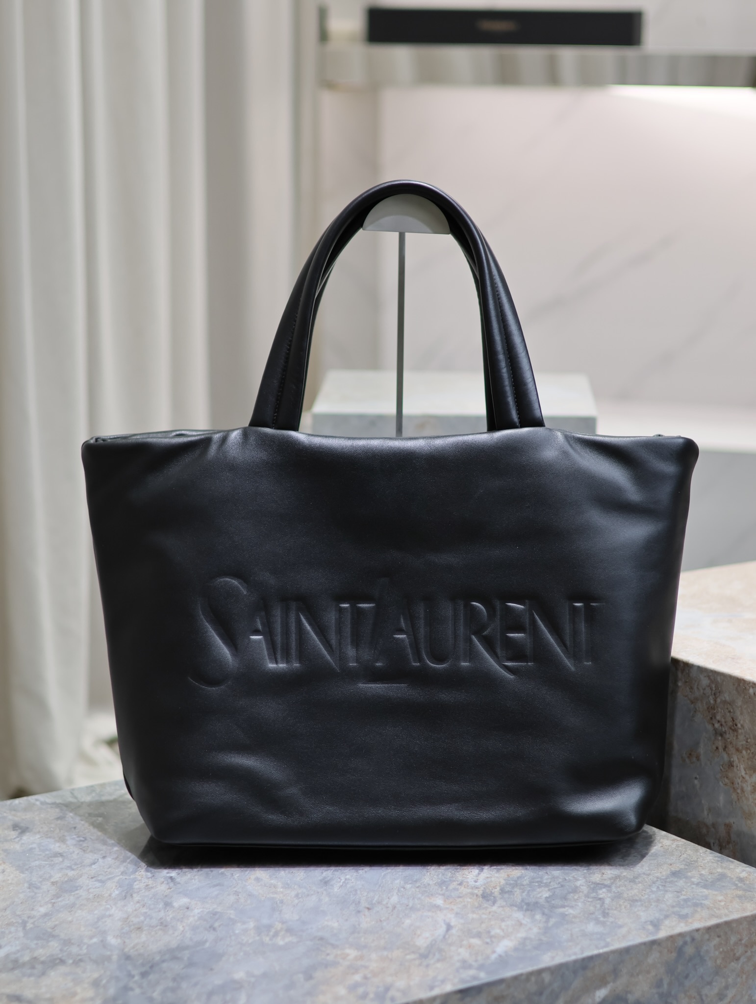 Saint Laurent logo-debossed Leather Tote Bag | Black |