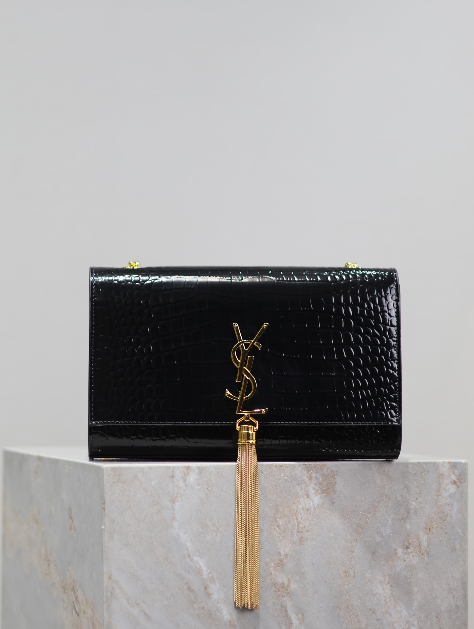 SAINT LAURENT Handbags T. Leather Black