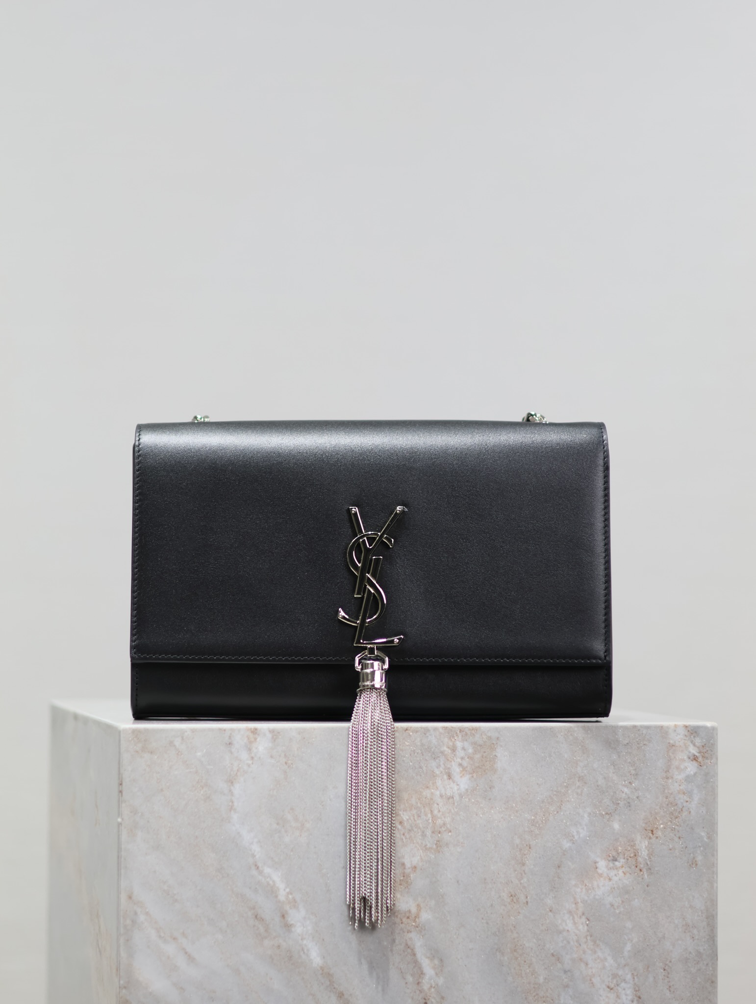 Saint Laurent Velvet Kate Chain Wallet ‘Pale Olive’ black