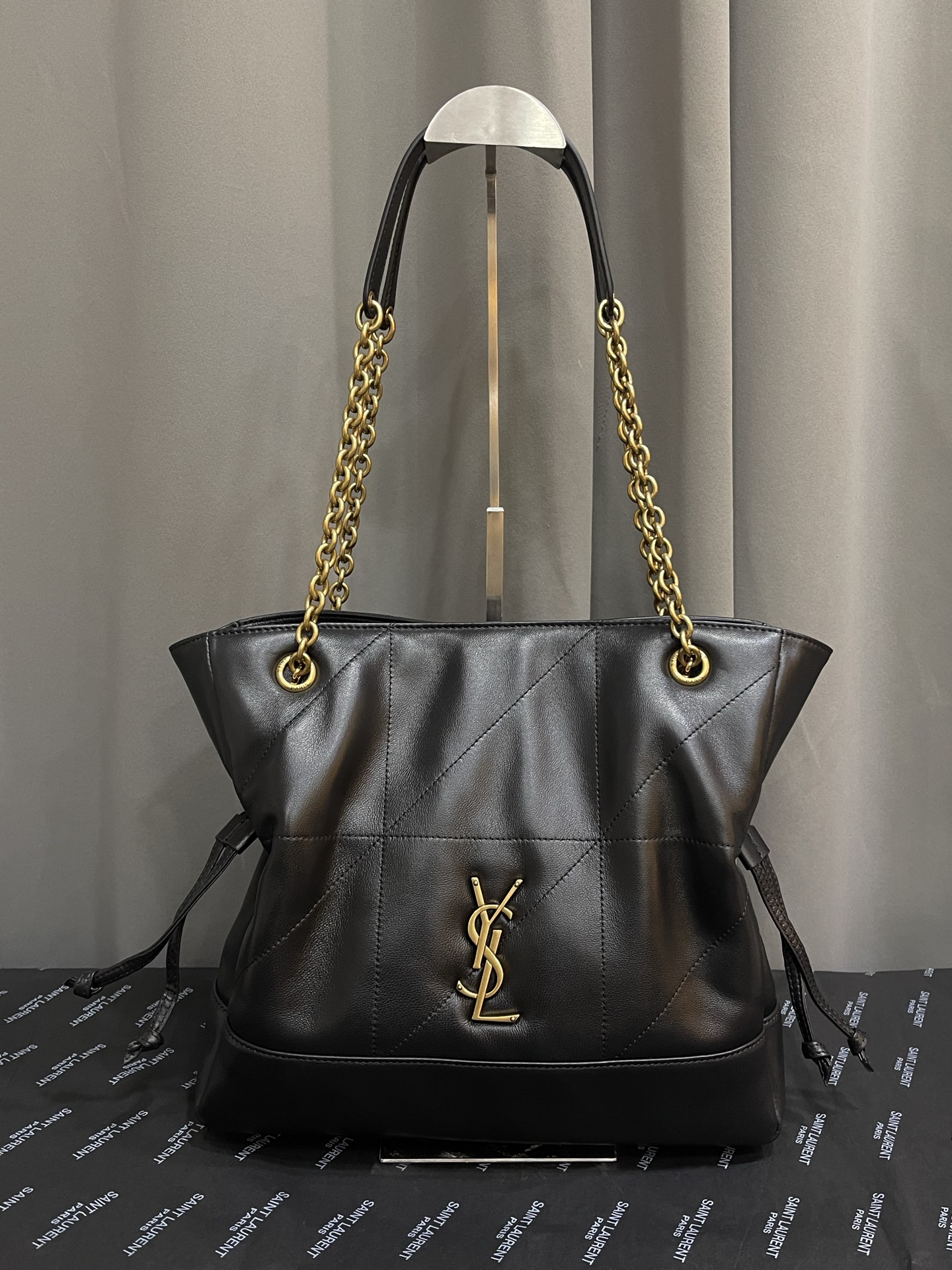Saint Laurent JAMIE SHOPPING SMALL IN LAMBSKIN | Saint Laurent
