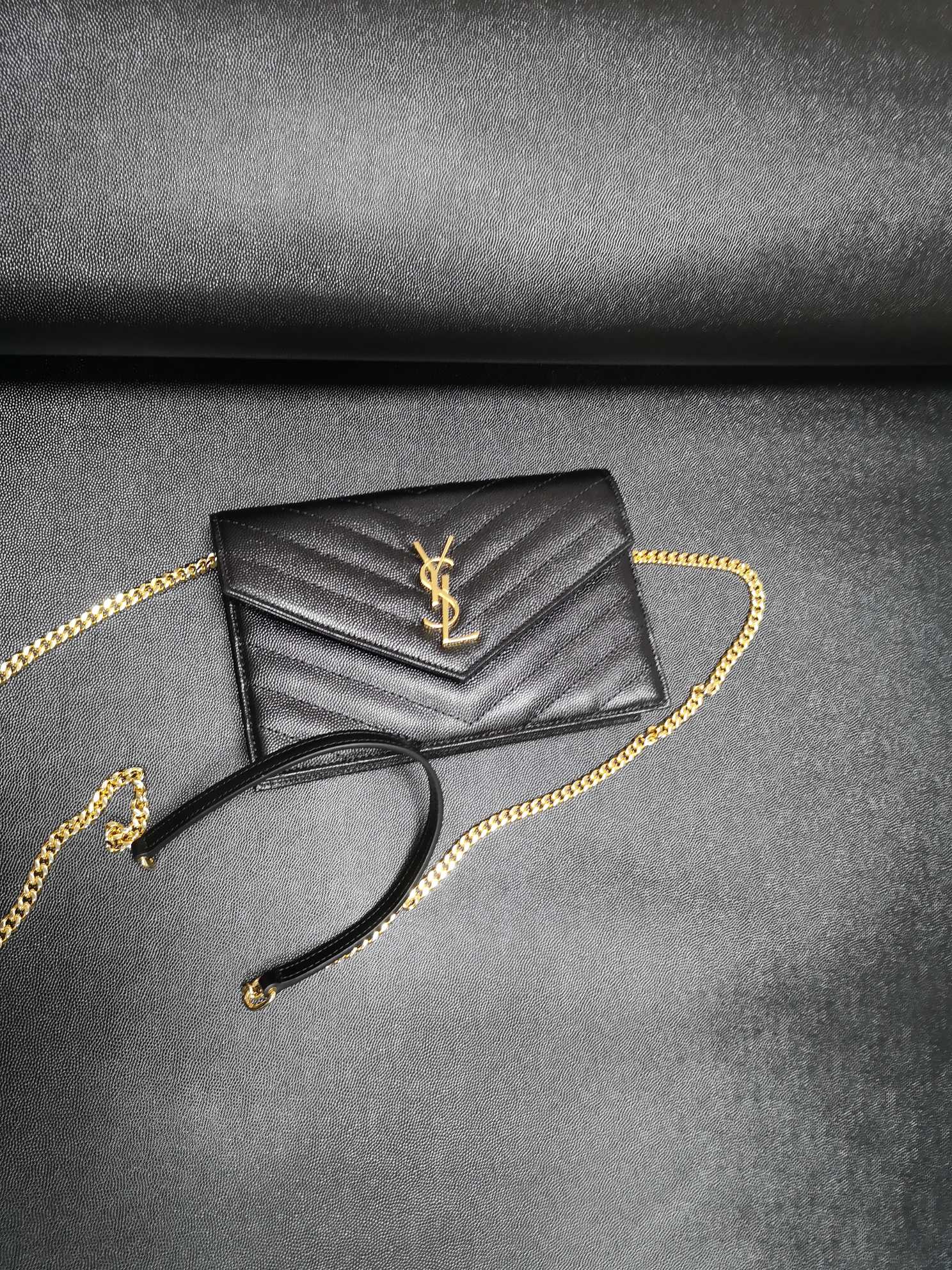 Saint Laurent Envelope Chain Crossbody Bag | Black