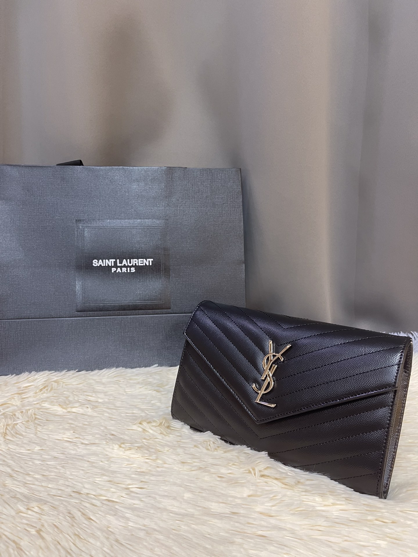 Saint Laurent Cassandre ‘Silver Black’ 377828-BOW02-