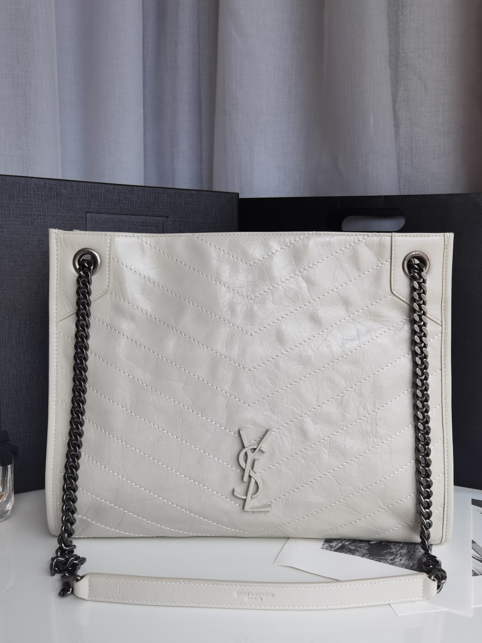 Saint Laurent NIKI SHOPPING IN VINTAGE LEATHER white Saint Laurent | YSL