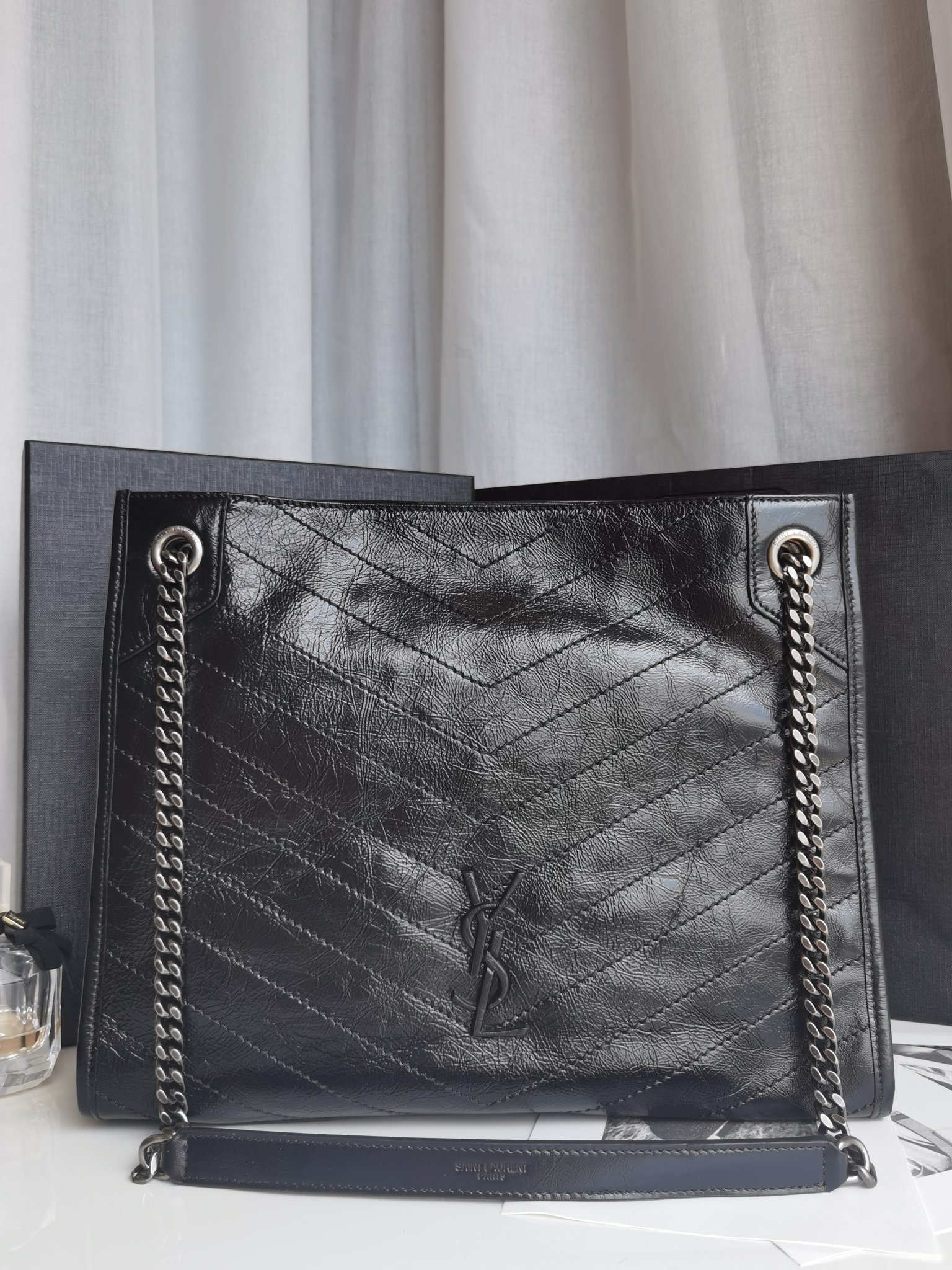 Saint Laurent Medium Niki Shopper Tote – Black Totes, Handbags – SNT264690