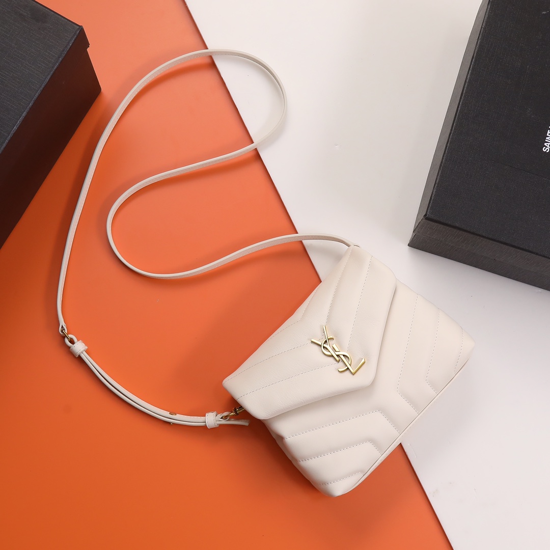 SAINT LAURENT 1990$ White Loulou Toy Strap Bag, Quilted