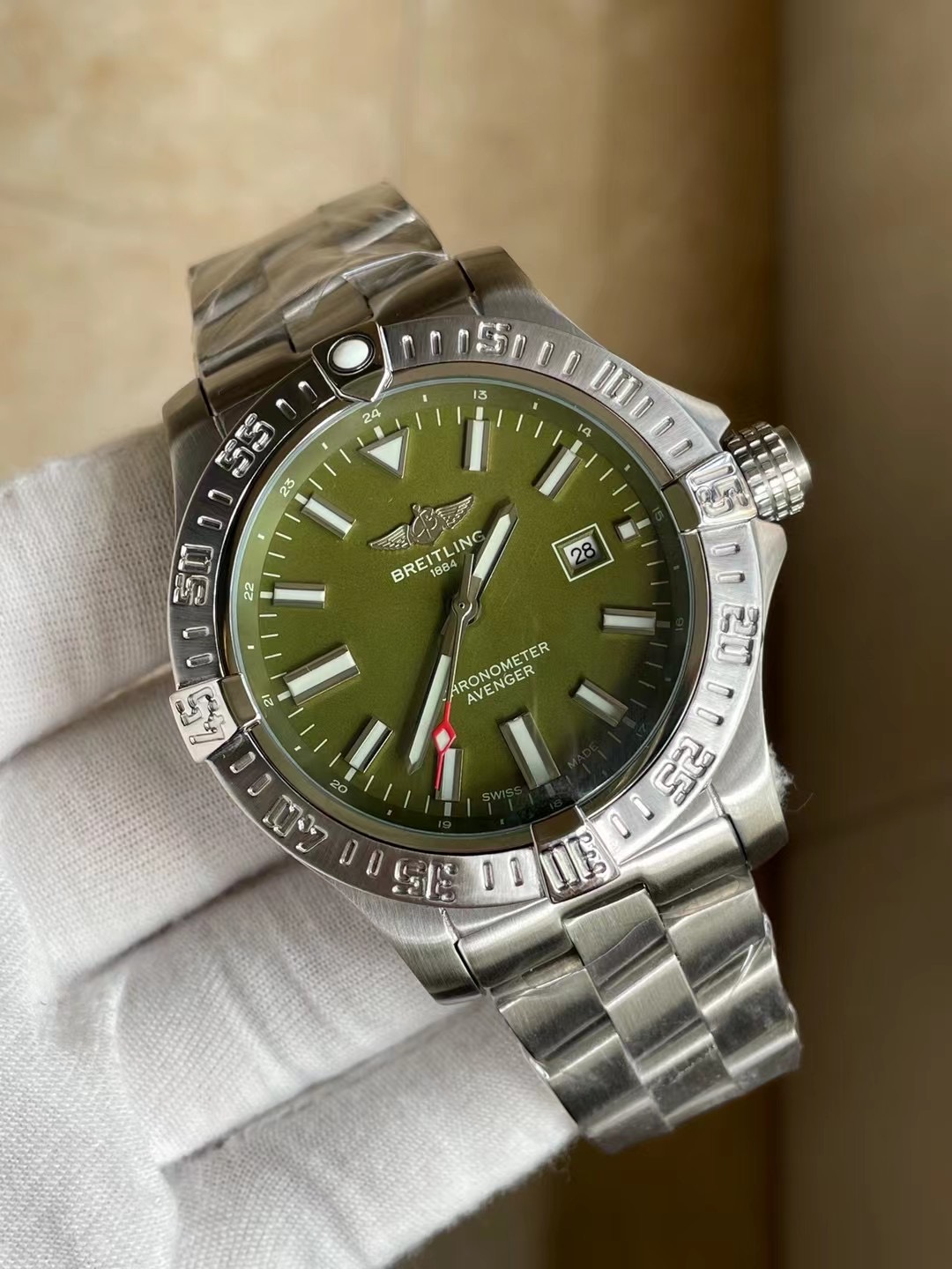 BREITLING Avenger GMT 45 LMTD Edition AUTO Men’s Watch 002