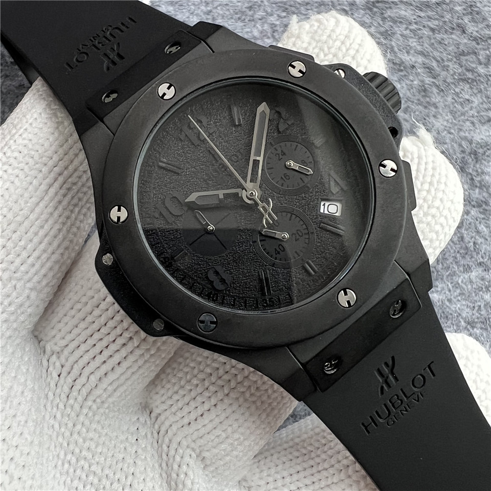 Hublot Classic Fusion 521.CM.0500.VR.BER17 Limited 45