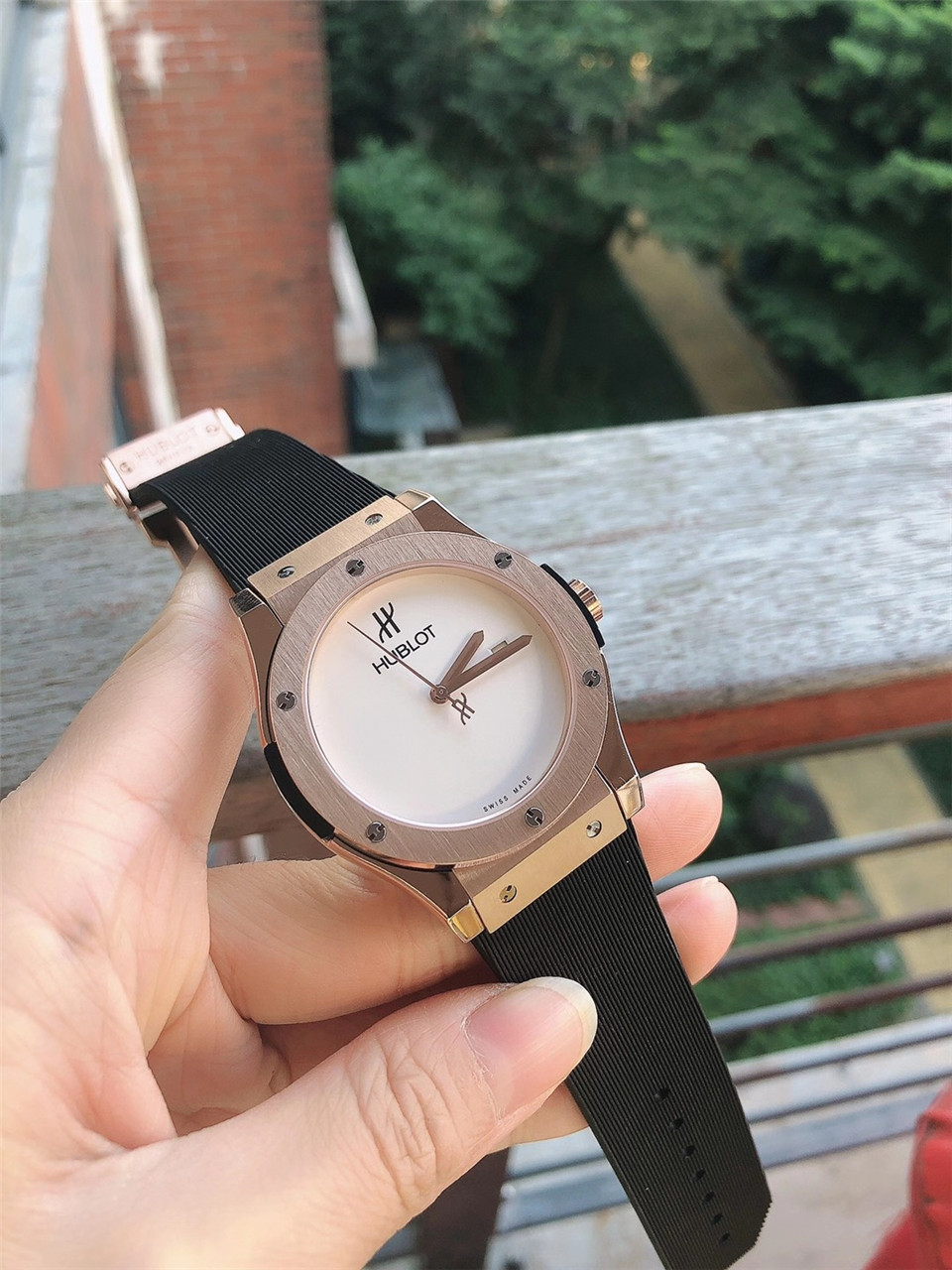 Classic Fusion Original Yellow Gold   white dial white strap