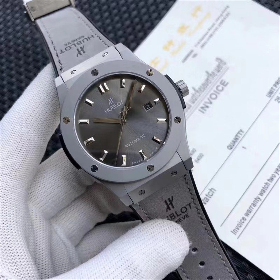 Hublot Classic Fusion King 18k Rose Gold  dial gray strap