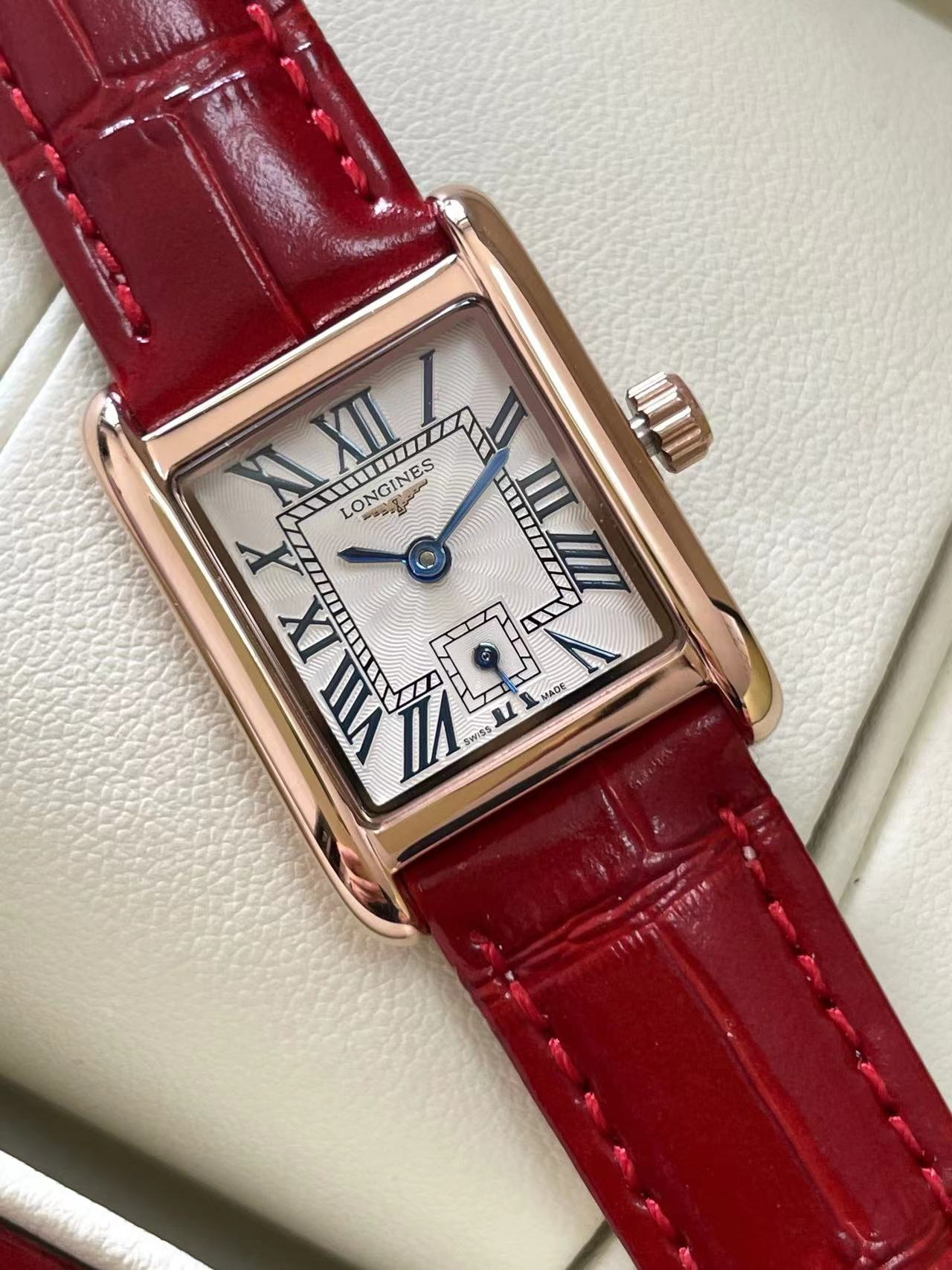 LONGINES MINI DOLCEVITA, L5.200.4.71.5, Quartz watch, 21.50 X 29.00 mm, Stainless steel.