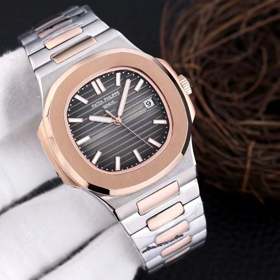 Patek Philippe Nautilus 7118/1R-001 gray dial strap silver white