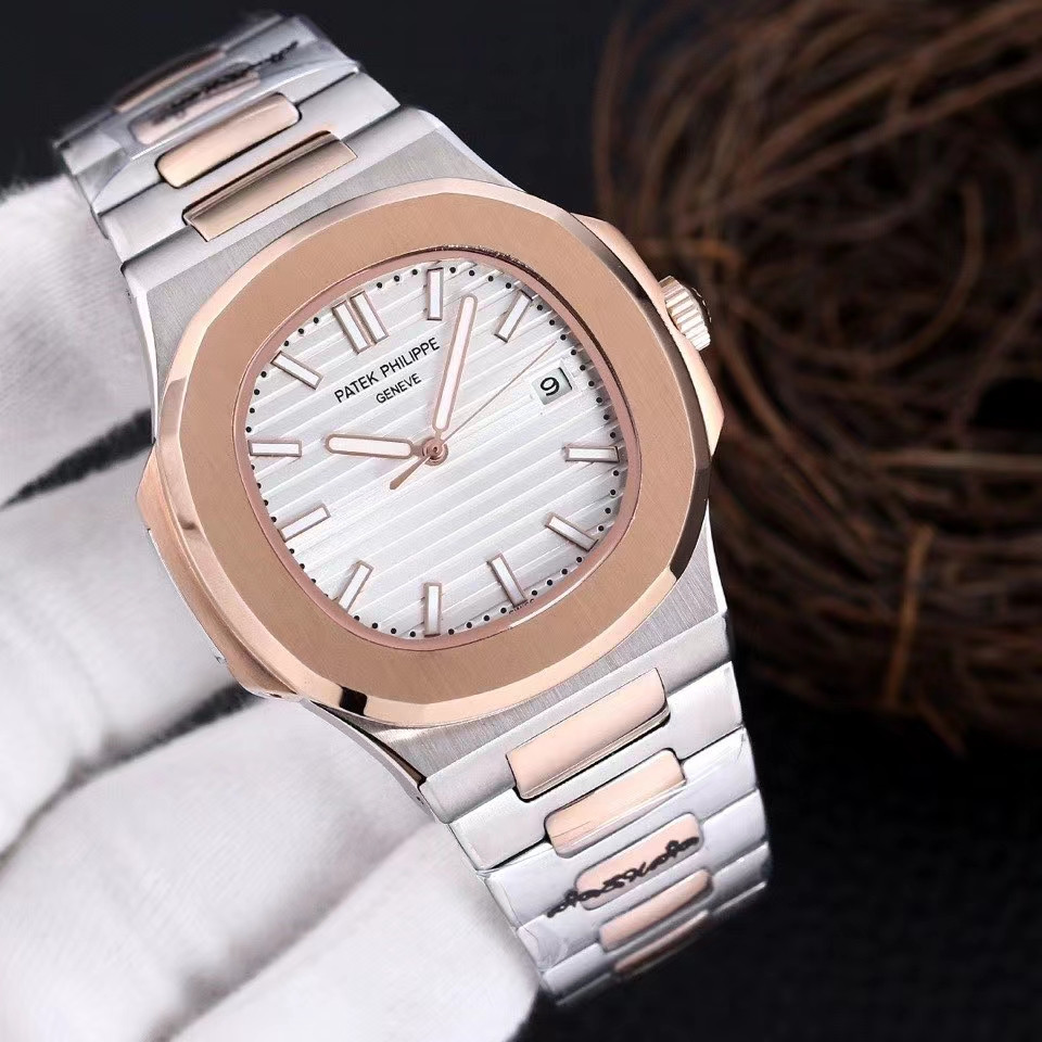 Patek Philippe Nautilus 7118/1R-001 white dial strap silver white