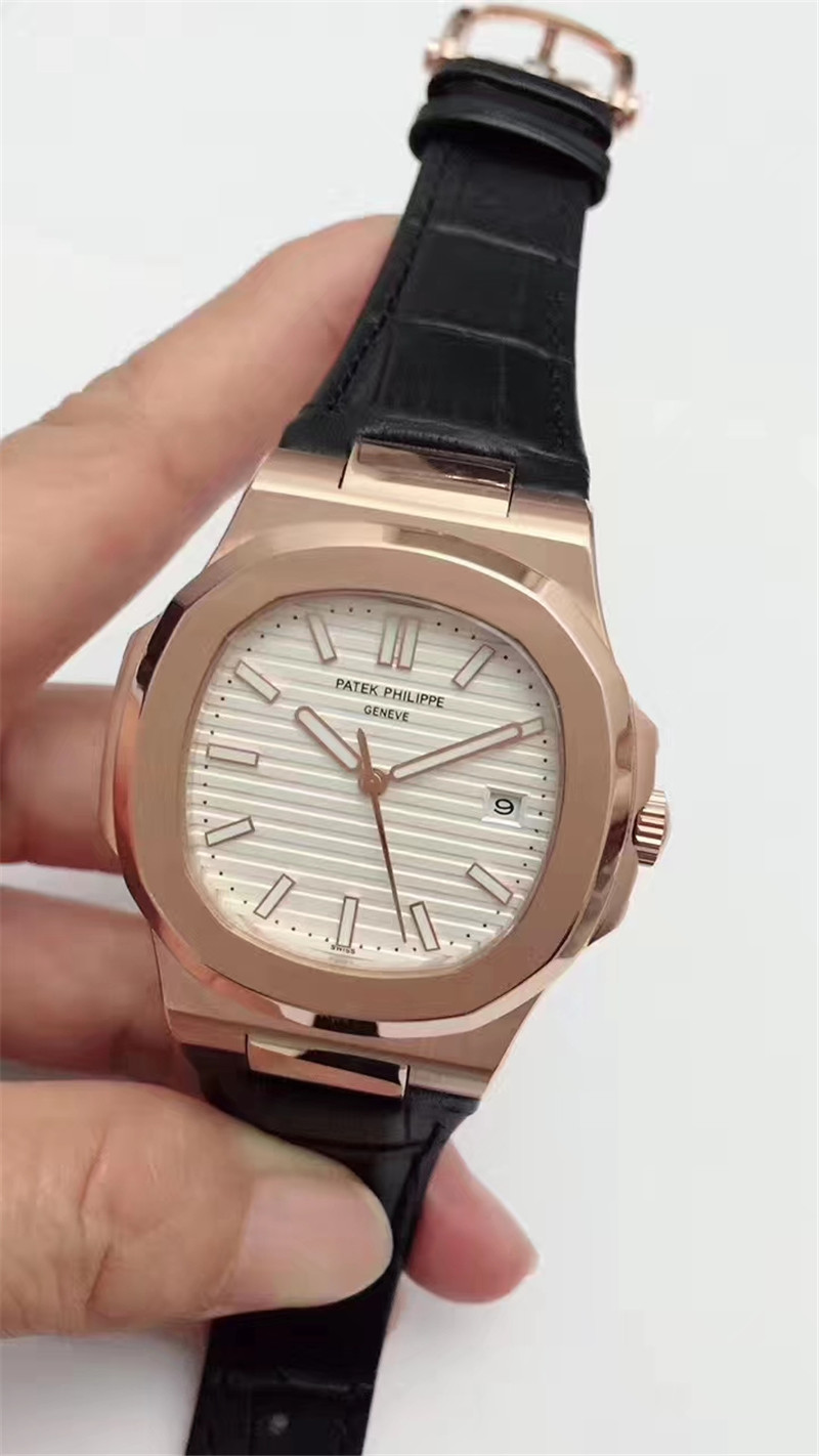Patek Philippe Nautilus 40mm Mens 5711J-001 White Dial