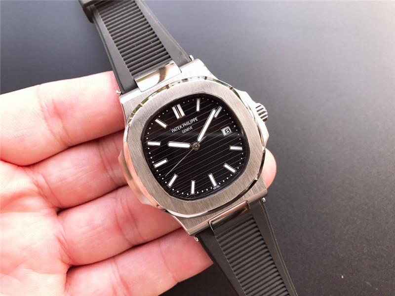 Nautilus Jumbo 5711/1A black Dial on Rubber Strap black