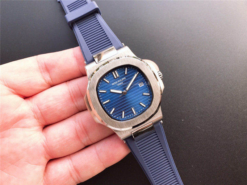 Patek Philippe Nautilus 5711/1A-011Blue dial blue rubber strap