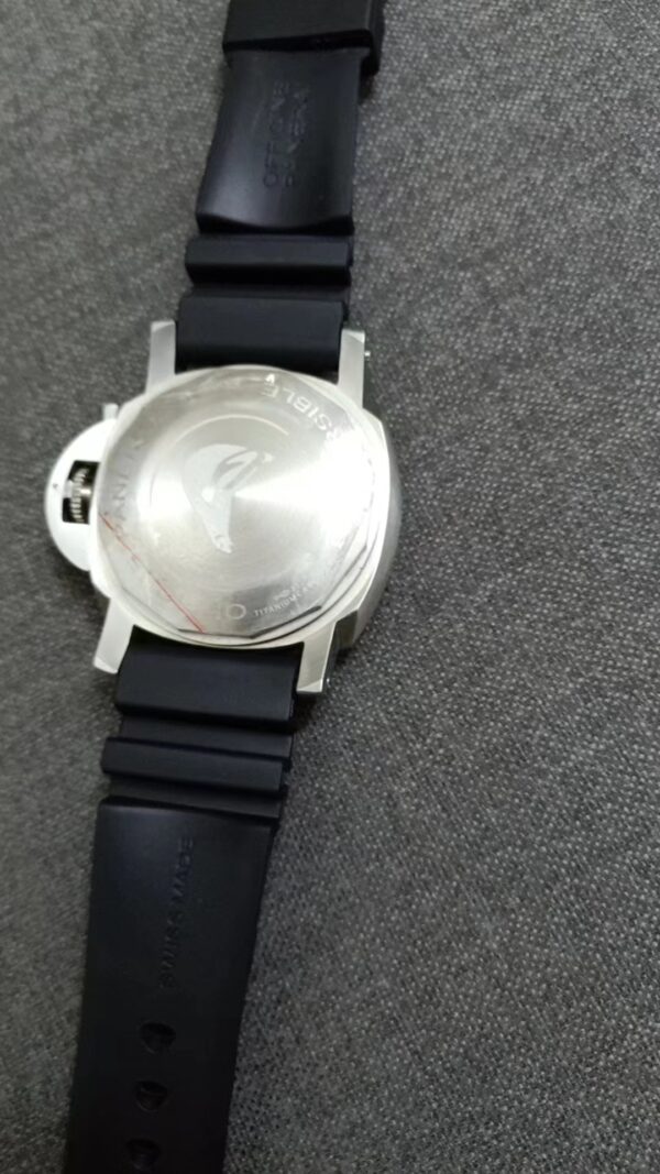 Watch SOLD AS IS for repairs only. - Image 3