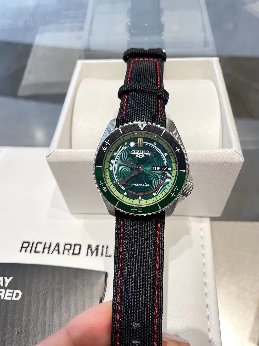 Seiko 5 Sports X Alex Face SRPG95K Breathe in the green