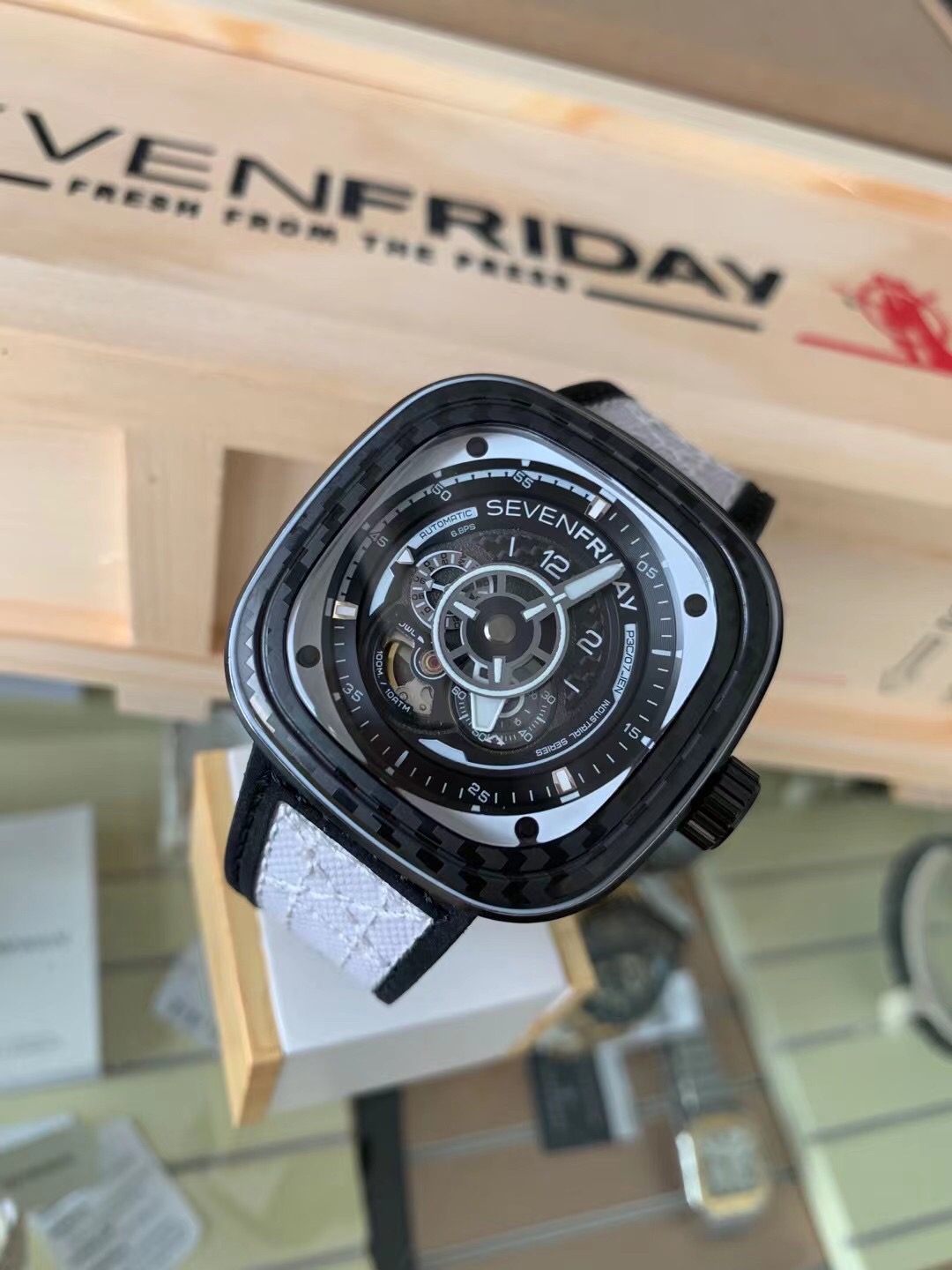 SEVENFRIDAY P-SERIES WHITE CARBON P3C/07
