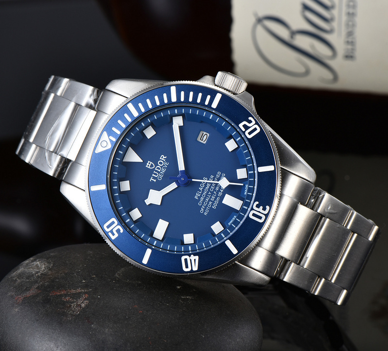 Tudor Pelagos 25600TN – Belmont Watches dial blue