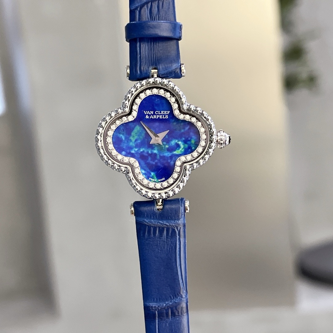 Van Cleef & Arpels pre-owned Alhambra 26mm | Blue |dial blue