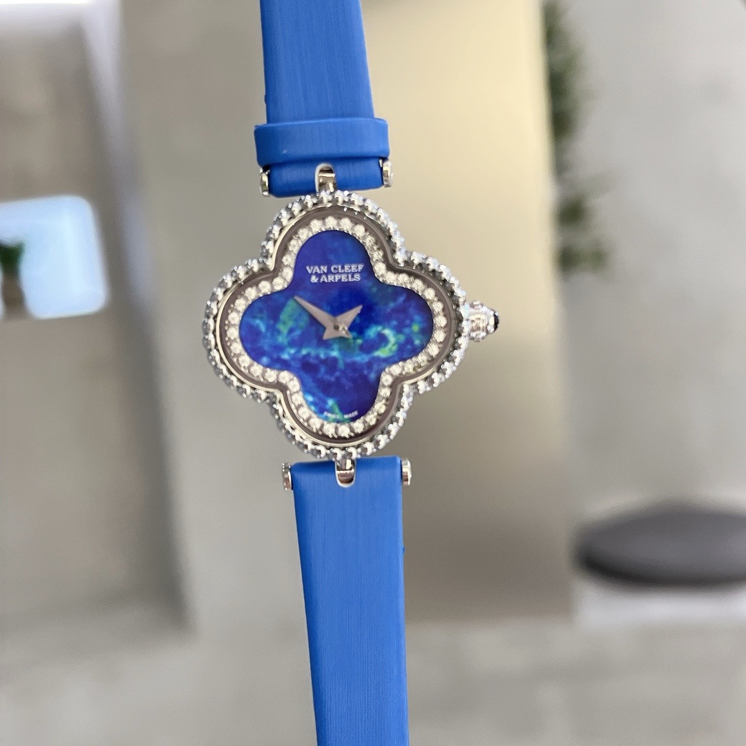 Van Cleef & Arpels pre-owned Alhambra 26mm | Blue
