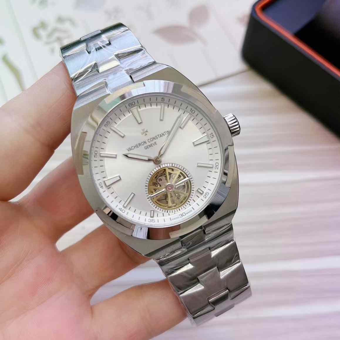 Vacheron Constantin 6000V/110A-B544 Overseas dial white