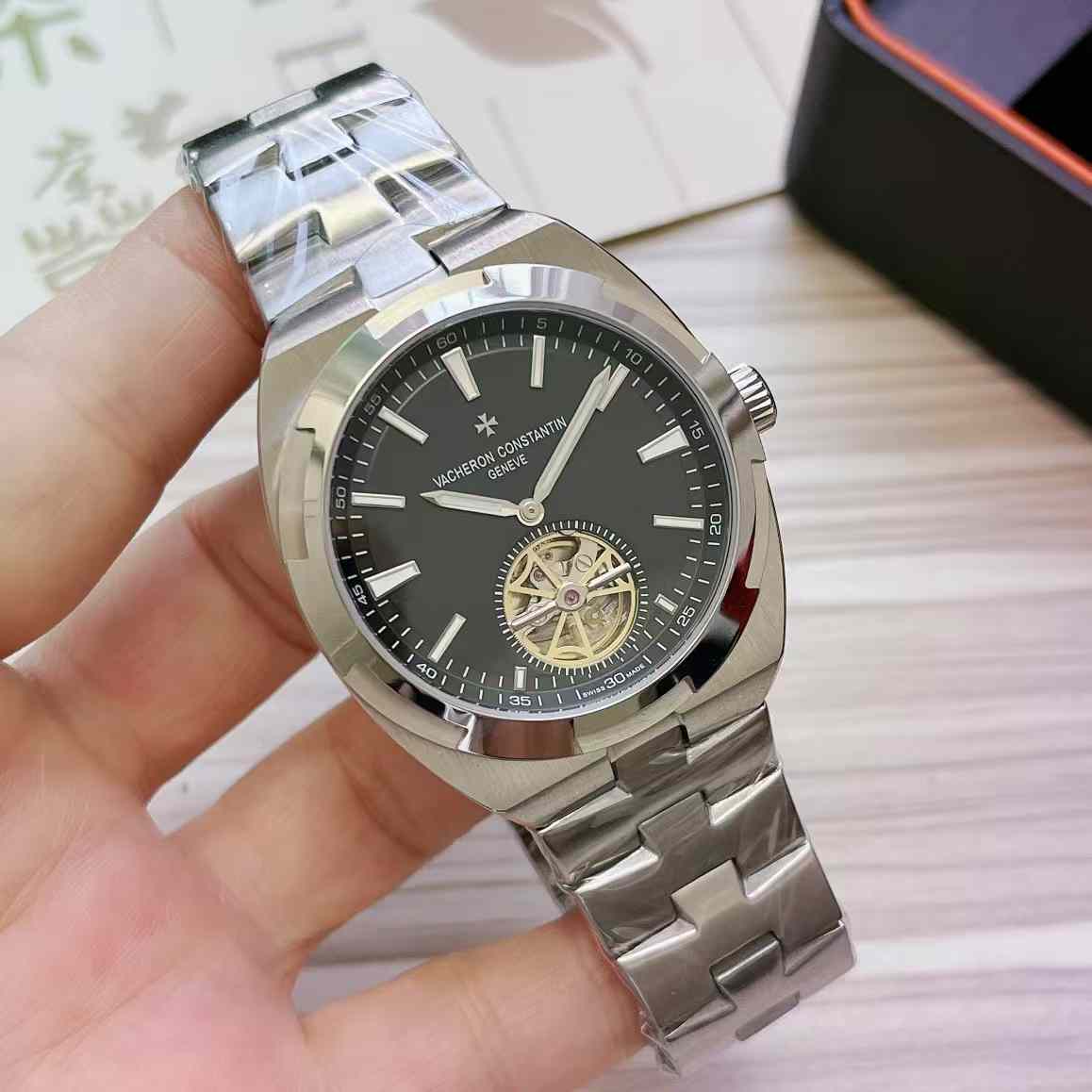 Vacheron Constantin 6000V/110A-B544 Overseas dial black