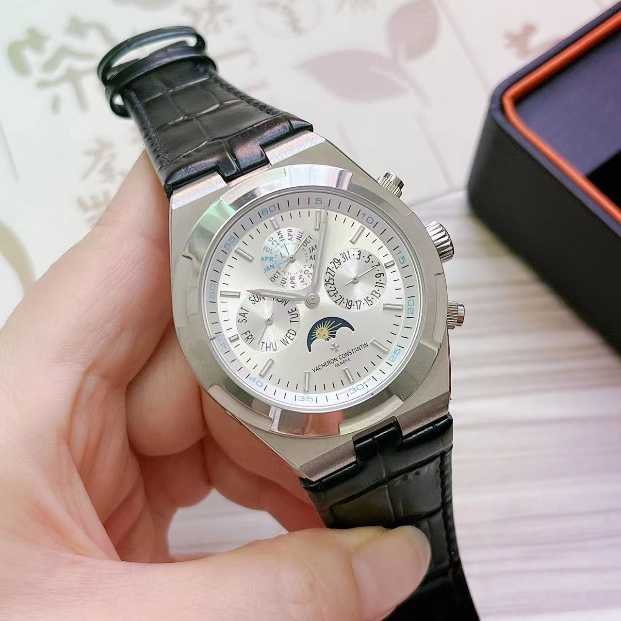 Vacheron Constantin 4300V/120G-B102 Overseas -white dial