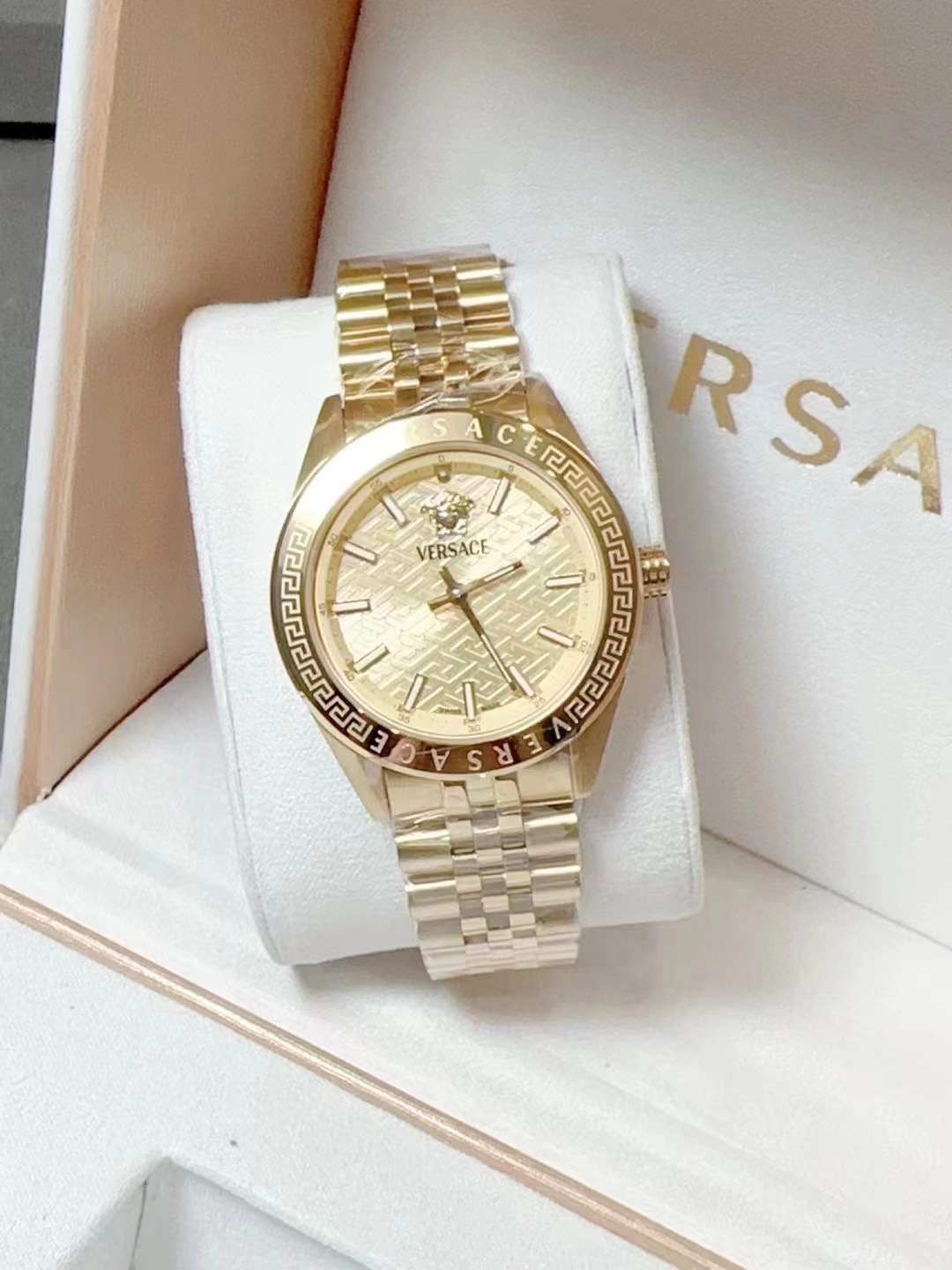 Versace Men’s Chrono Signature 44mm Quartz Watch dia gold