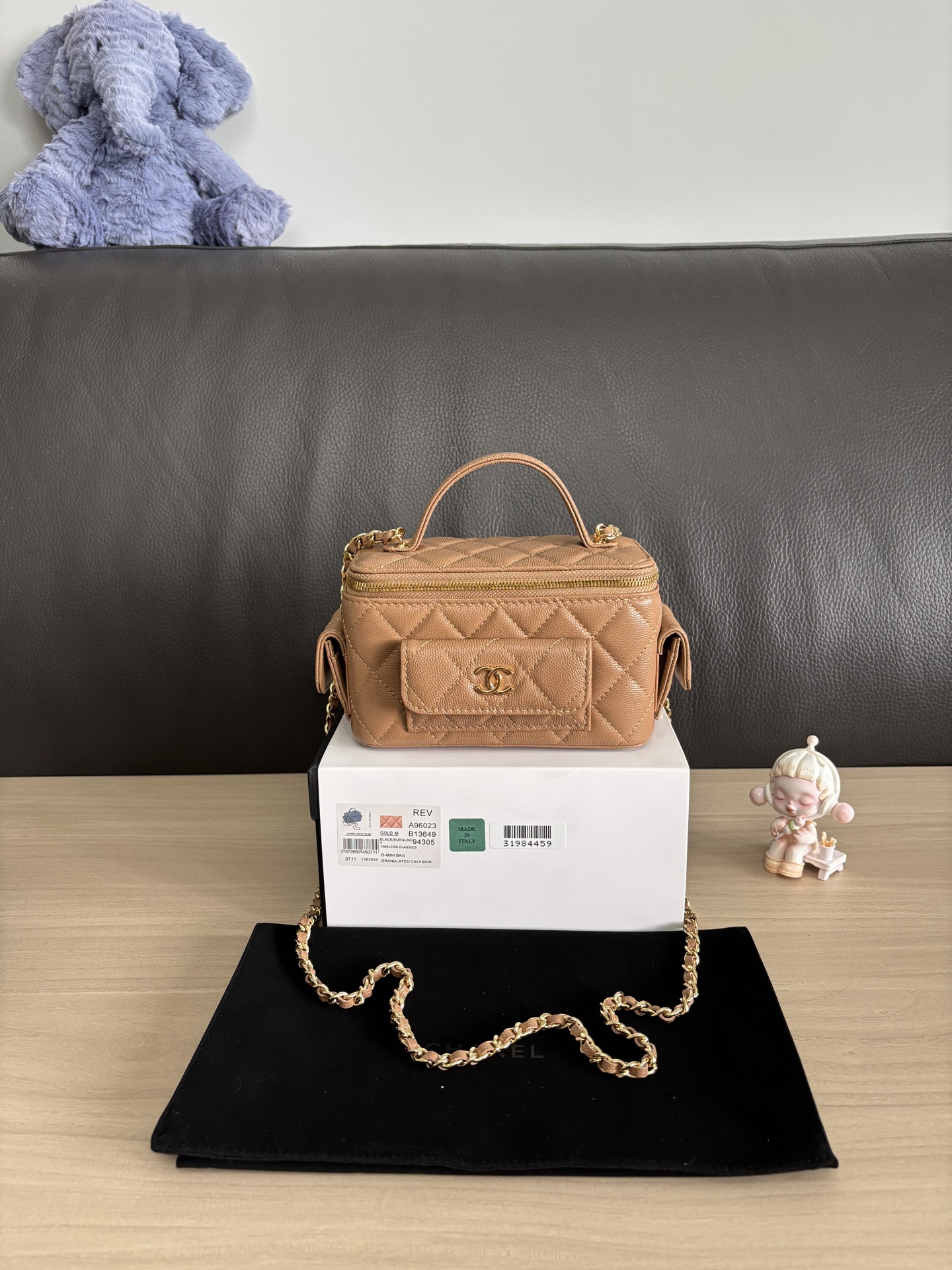 Chanel  01049