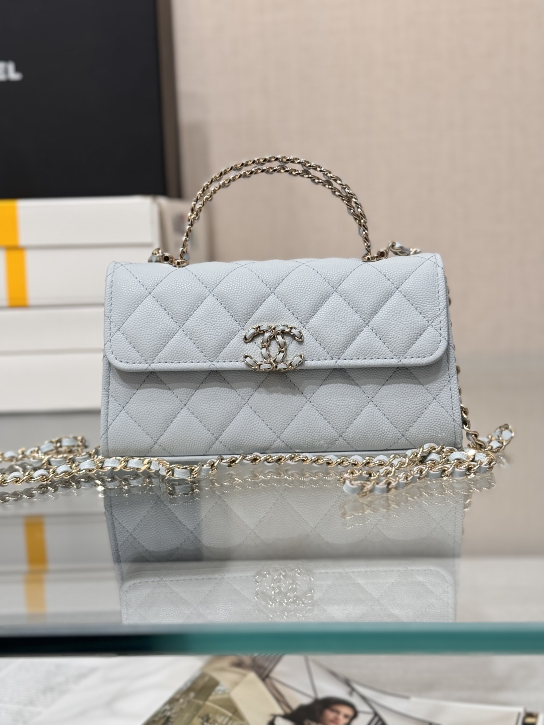 Chanel Flap phone holder with chain – Grained shiny calfskin & gold