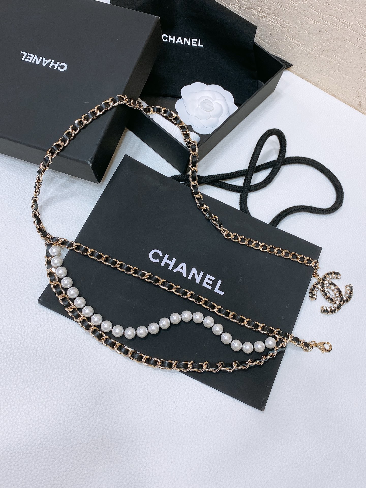 Double-sided necklaces can be used versatile 6