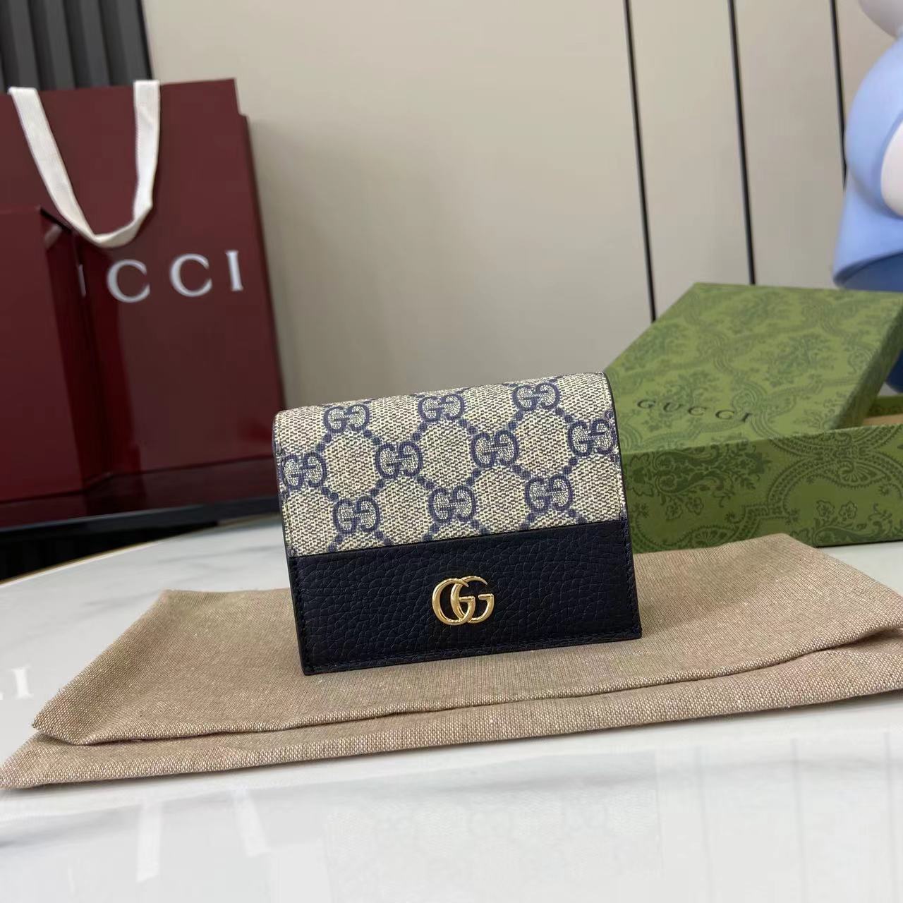 GUCCI 000411