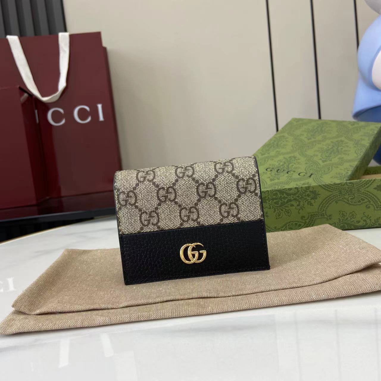 GUCCI 000711