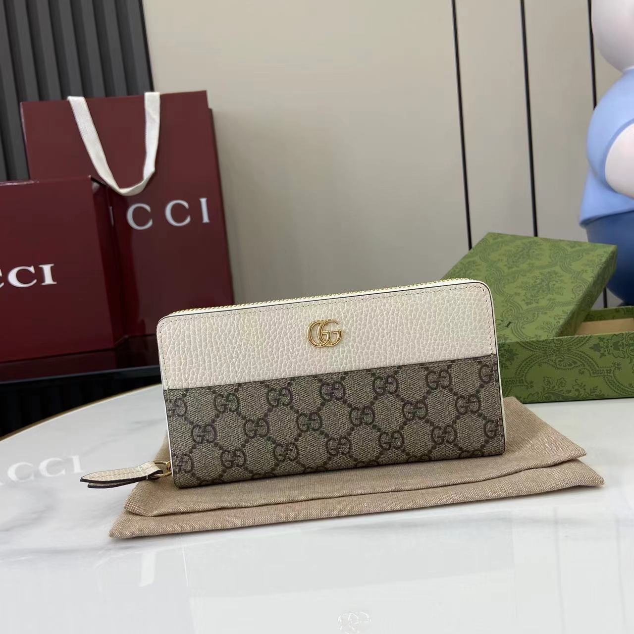 GUCCI 000910