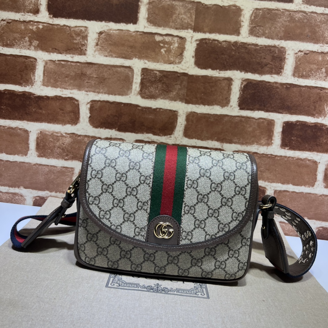 Gucci  01406