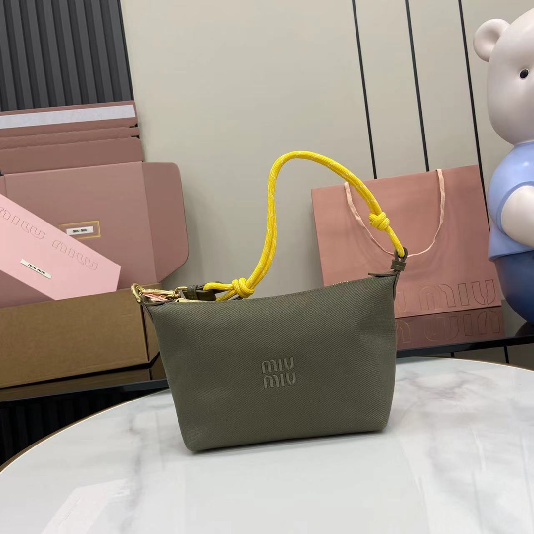 Gucci   01689