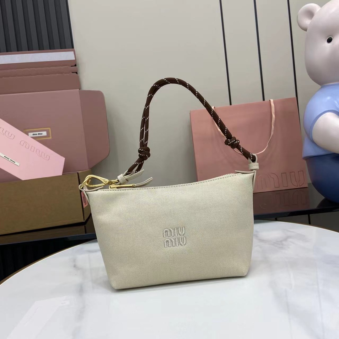 Gucci   01699