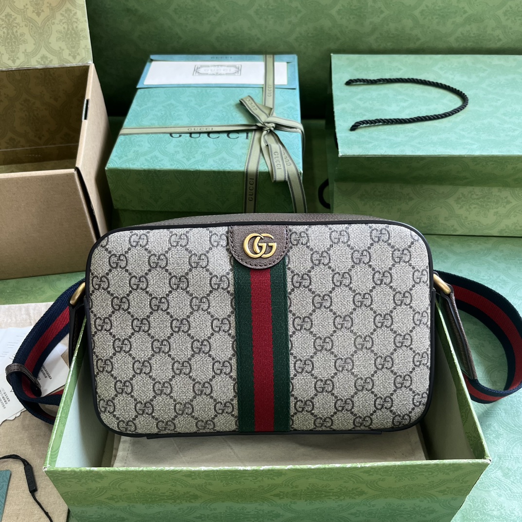 Gucci  01829