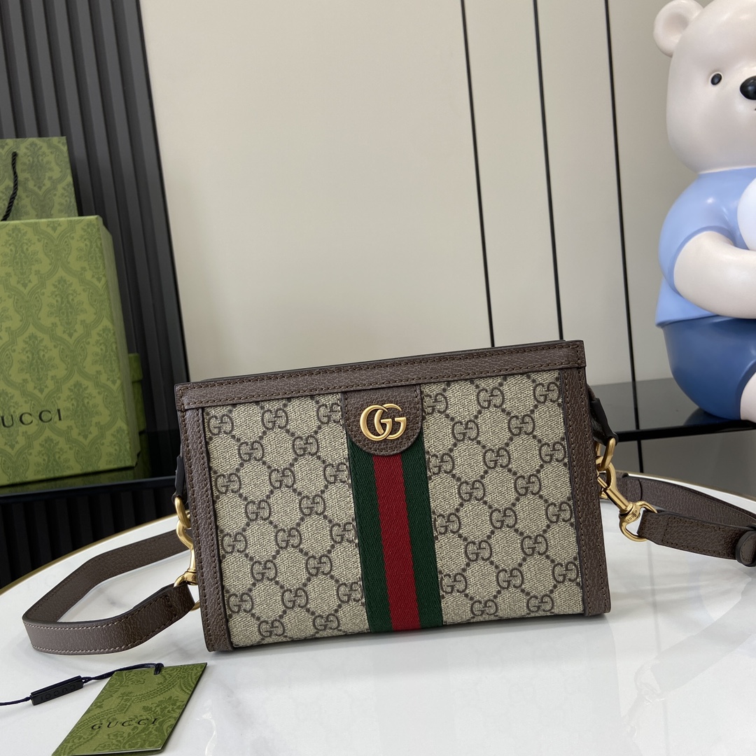 Gucci  01879