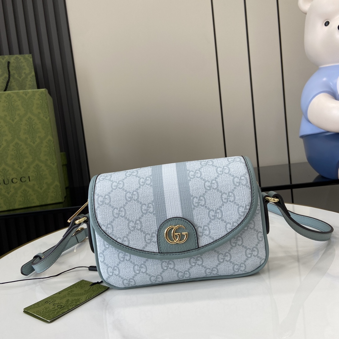 Gucci  01979