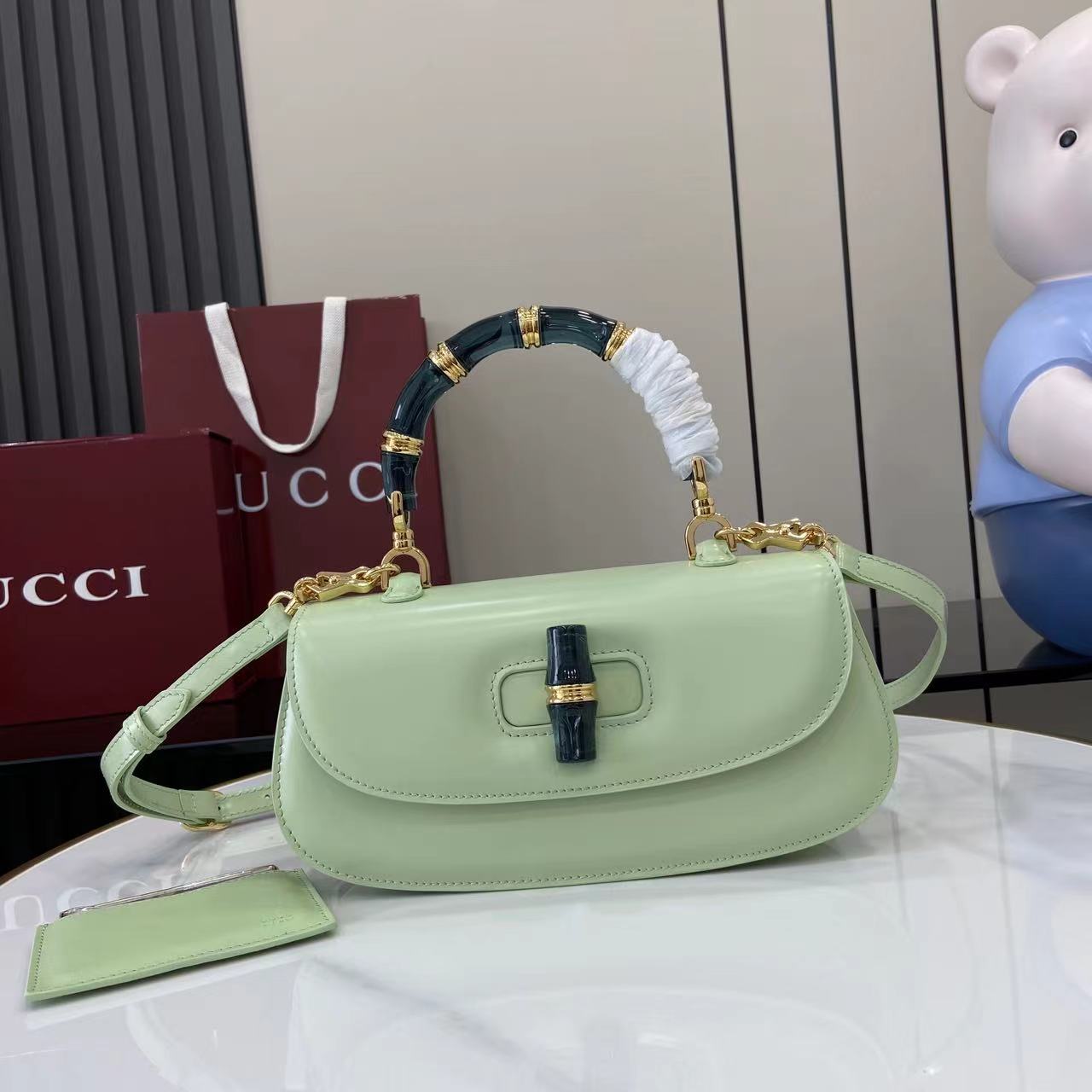 GUCCI  020210