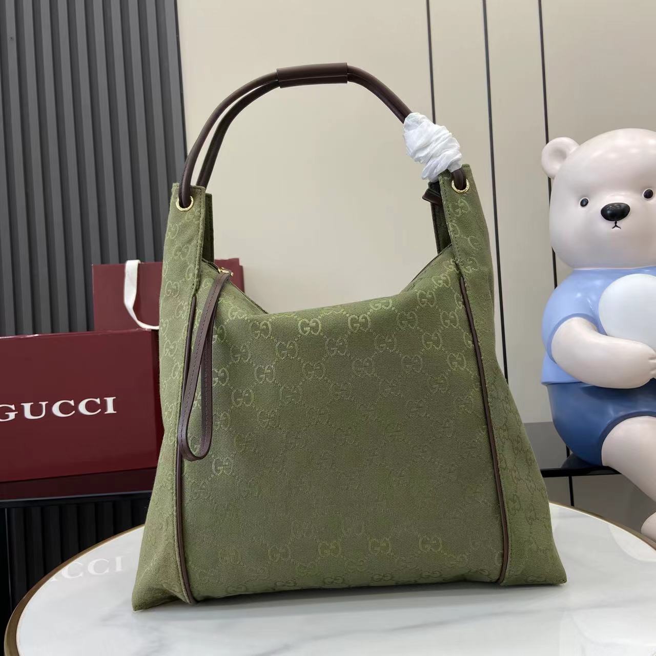 GUCCI  020512